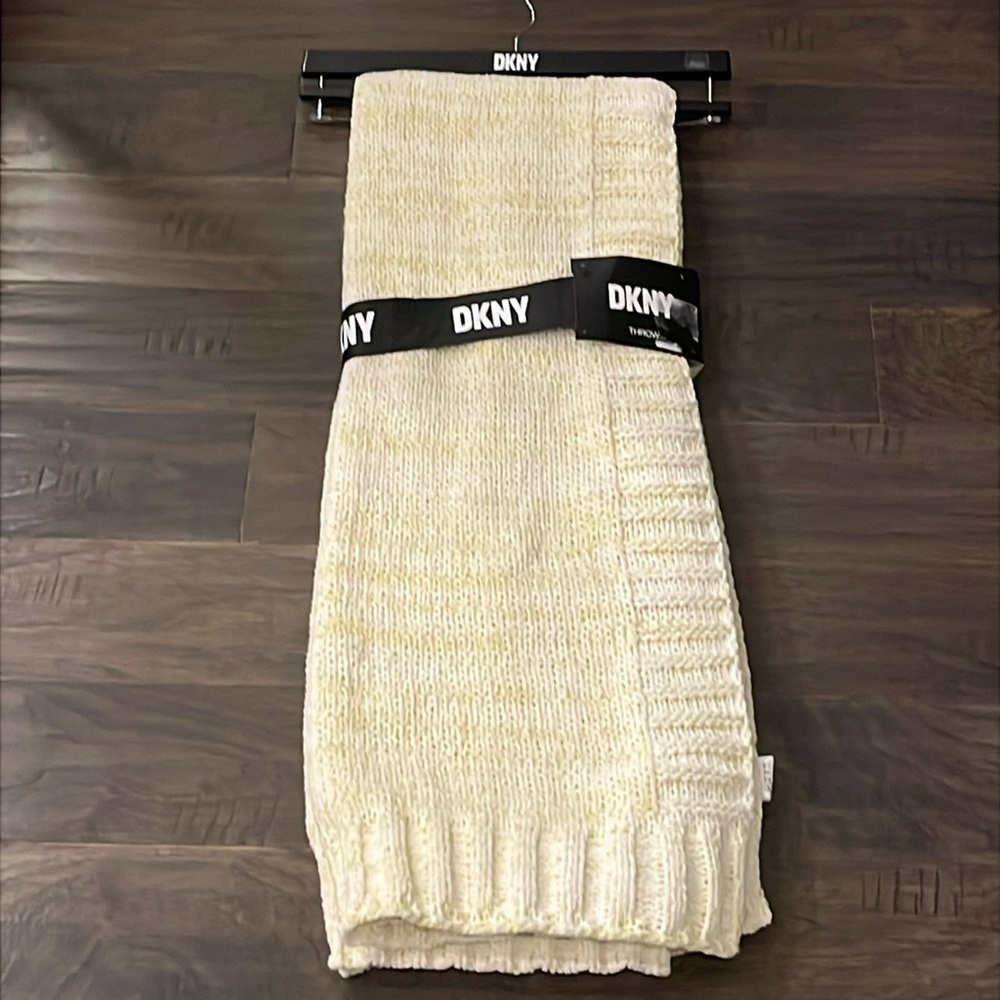DKNY Harper Throw Blanket 50”x60” Apple Green new